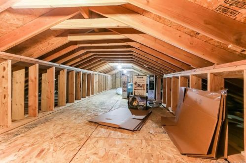 54 Woodbridge Rd, Glastonbury CT  06033-2925 exterior