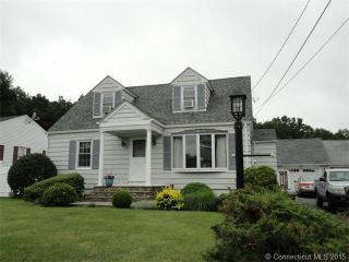32 Mary St, Waterford, CT 06385-1325