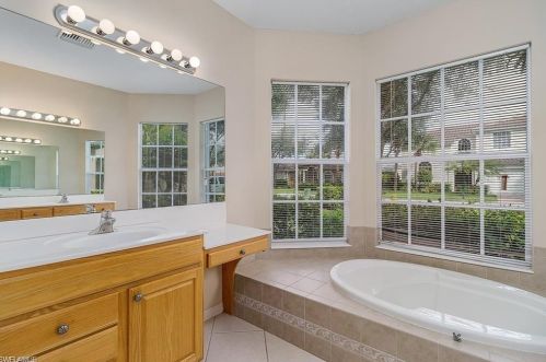 3915 Aurora Ct, Naples FL  34116-7323 exterior