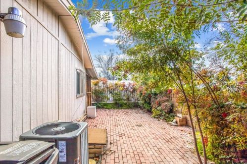 1325 Medallion St, Redlands CA  92374-2666 exterior