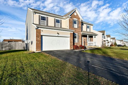 135 Spring Flower Way, Pataskala OH 43062-6997 exterior