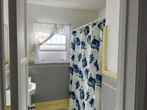4916 Brompton Ave, Bell CA  90201-3729 exterior