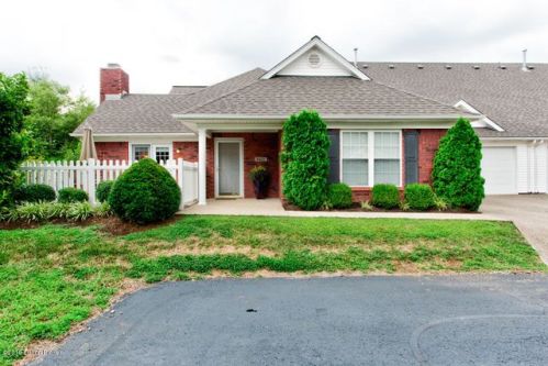 4427 Monarchos Dr, Louisville, KY 40220-3288