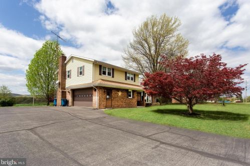 1658 Haar Rd, Spring Grove, PA 17362-8003
