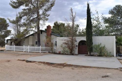 8287 Panorama Trail Ave, Inyokern, CA 93527-2037