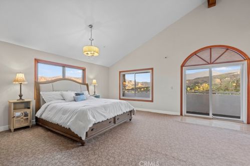 26945 Brooken Ave, Santa Clarita CA  91387-3904 exterior