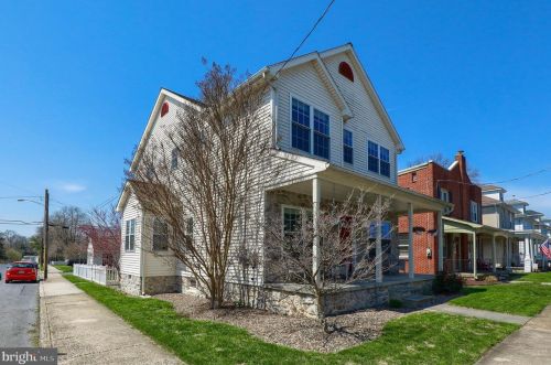 302 Sunset Ave, Ephrata, PA 17522-1944