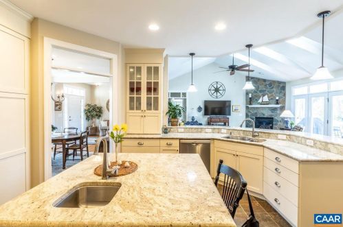 10 Mulligan Dr, Bybee VA  22963-2560 exterior