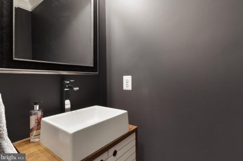 43589 Mcdowell Sq, Leesburg VA  20176-6528 exterior