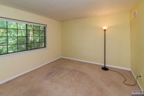 3710 Mark Twain Way, Mahwah NJ  07430-3477 exterior