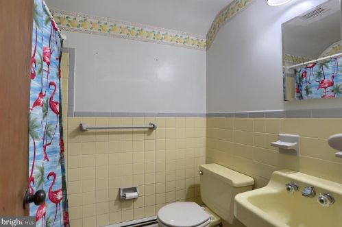 814 Sycamore Dr, Lansdale PA  19446-3128 exterior