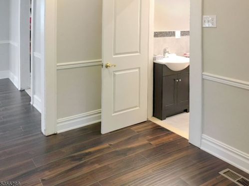 137 Willowdale Ave, Montclair, NJ 07042-4316