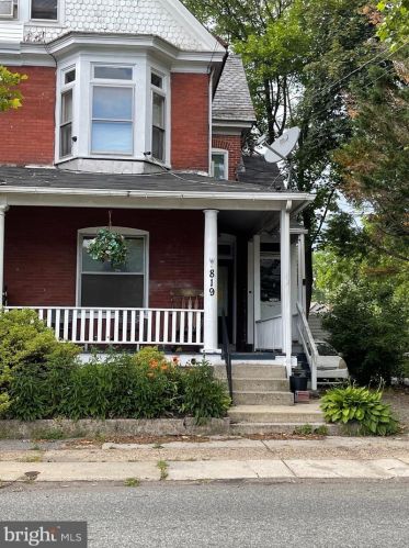 819 Charlotte St, Pottstown, PA 19464-4319