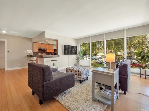 1548 Riverside Dr, Glendale, CA 91201-2918