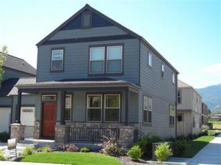 2256 Abbott Ave, Ashland, OR 97520-9573