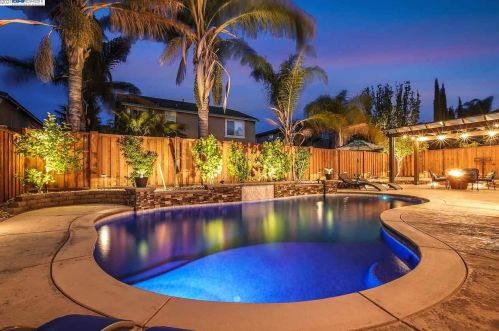 30 Matisse Ct, Oakley CA  94561-1777 exterior