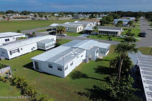 925 Hawthorn Cir, Sebastian, FL 32976-7500