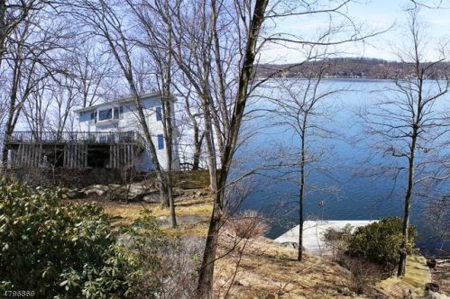 13 Wildwood Shores Dr, Hopatcong NJ  07843-1934 exterior