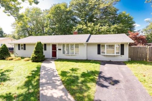 7 Marion St, Holbrook, MA 02343-1811