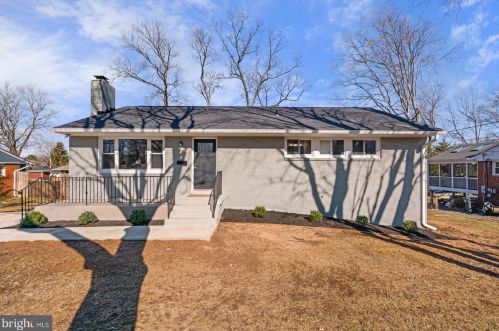 8114 Drayton Ln, Springfield VA  22151-1814 exterior
