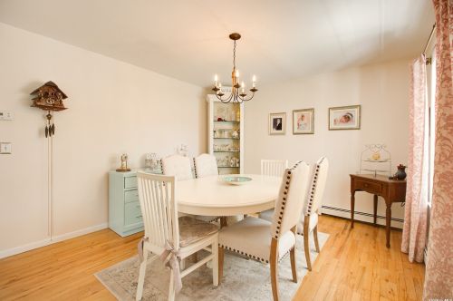 81 Drew Dr, Eastport NY  11941-1334 exterior