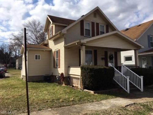 140 Scott St, Uhrichsville, OH 44683-1738