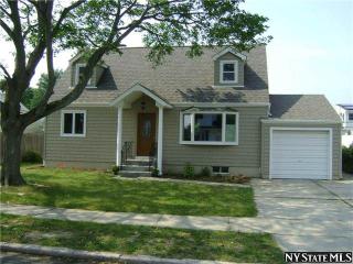 55 Maple Dr, North Lindenhurst, NY 11757-1312