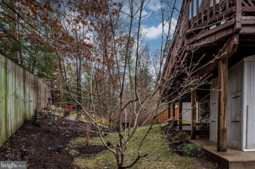 7226 Lyndam Hill Cir, Lorton VA  22079-4509 exterior