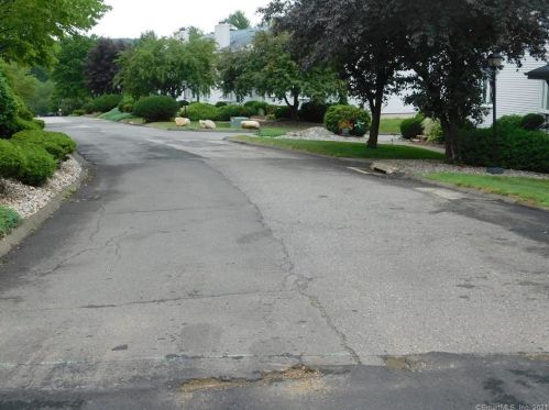 20 Wolf Hill Rd, Waterbury CT  06716-2749 exterior