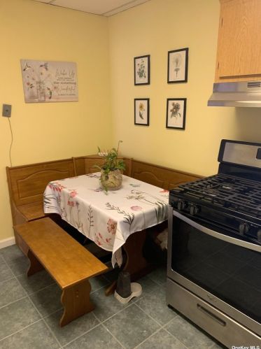 87-65 95th St, Jamaica NY  11421-2216 exterior