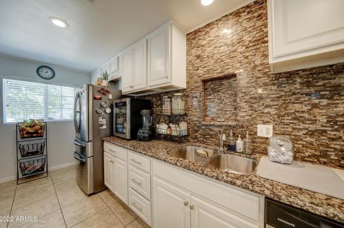 7830 17 Ave, Phoenix AZ 85023-2569 exterior