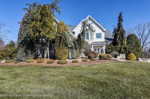 130 Round Hill Dr, East Freehold, NJ 07728-8209