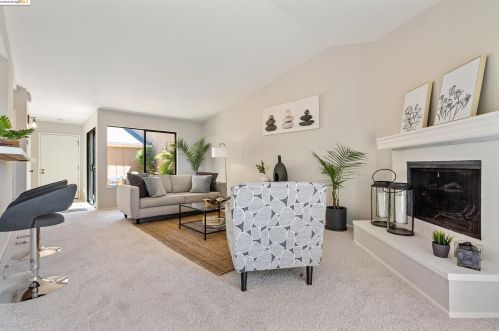 8 Anair Way, Oakland, CA 94605-4871
