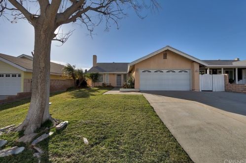 27643 Cherry Creek Dr, Santa Clarita, CA 91354-1351
