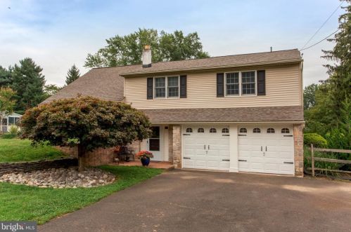 40 Longview Dr, Southampton, PA 18966-1637