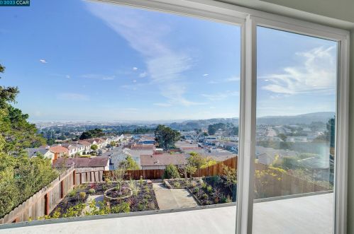 274 Hampshire Ct, Daly City, CA 94015-2838