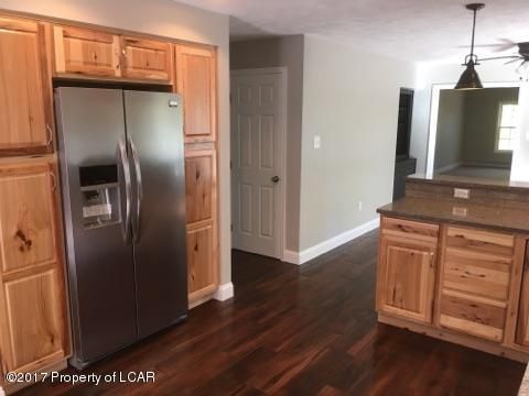 211 Post Hill Rd, Falls, PA 18615-7896