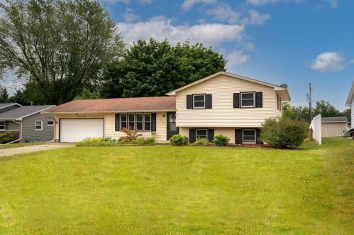 2843 Brookview Ct, Green Bay, WI 54313-6901