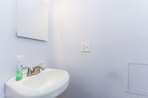 54 Woodbridge Rd, Glastonbury CT  06033-2925 exterior