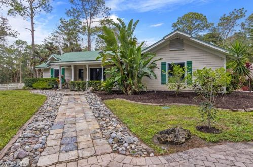 561 20th Ave, Naples FL  34120-3372 exterior