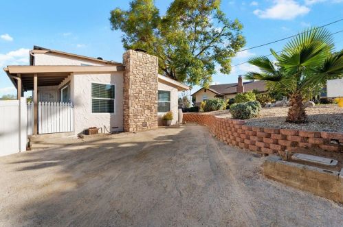 8601 Gardena Rd, Lakeside, CA 92040-5649