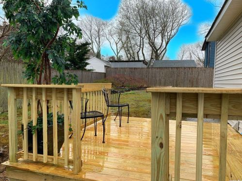 45 Manhasset Rd, Scotts Beach NY  11789-2919 exterior