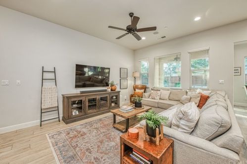 2574 Utah Ave, Fresno CA  93720-3977 exterior