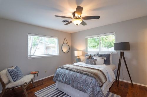 8016 Briarwood Ln, Austin TX 78757-6929 exterior