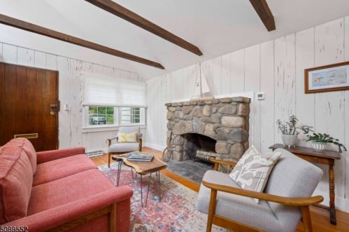 27 Shawnee Trl, Sparta NJ  07871-1515 exterior
