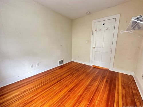 302 Ward St, Wallingford CT 06492-4615 exterior