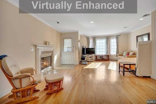 323 3rd St, Palisades Park, NJ 07650-2673