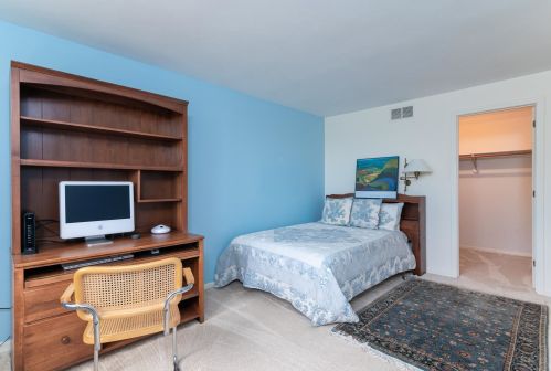 34 Atherton Ln, Amherst NH  03031-3066 exterior