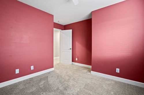 27836 Mariposa Ln, Santa Clarita CA  91384-4114 exterior