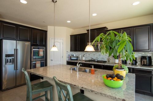 730 Sawtooth St, Manteca CA  95337-7827 exterior